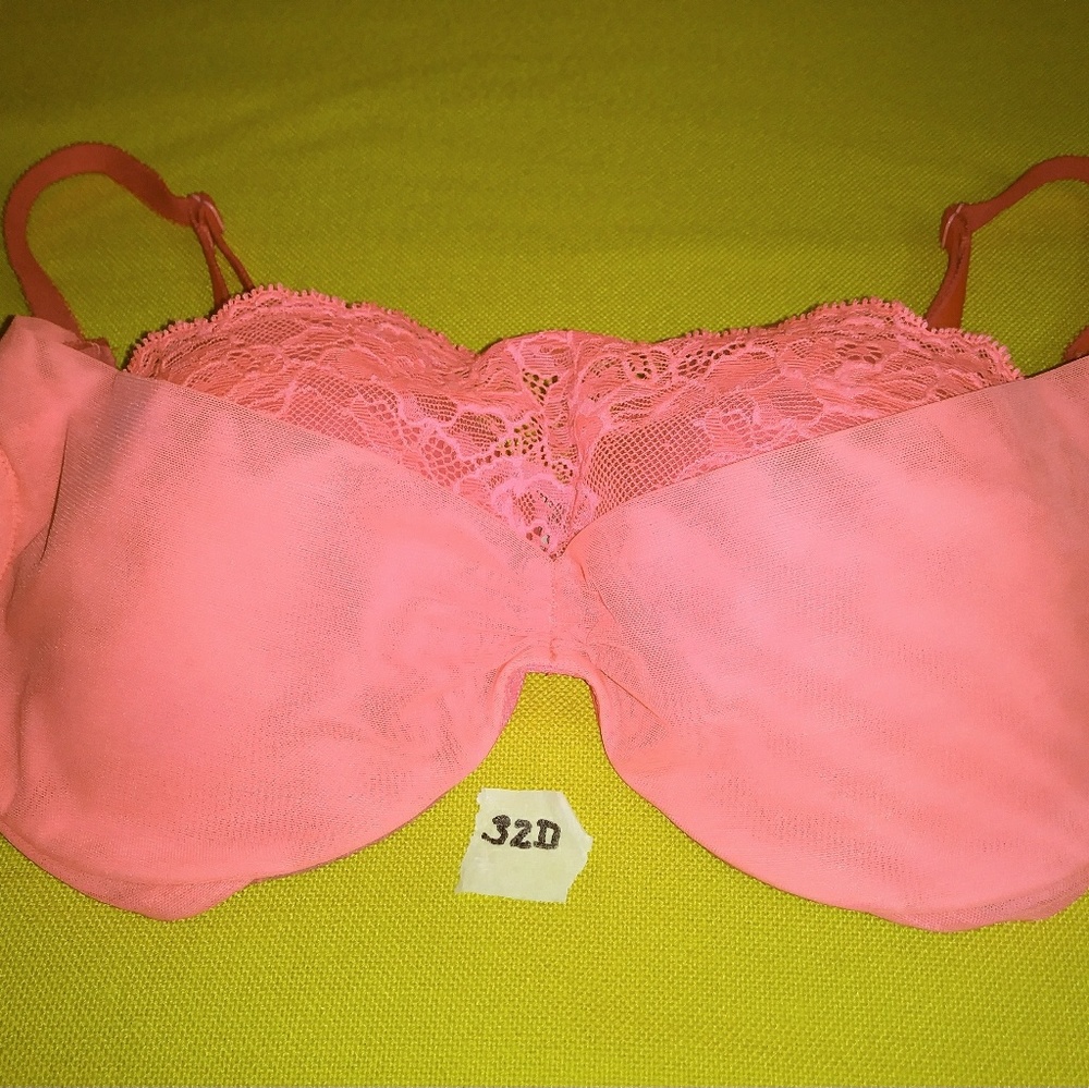 💥4/$20 VICTORIAS SECRET BRA, 32 D
